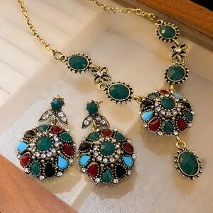 Green Multi-Stone Vintage-Style Necklace and Earring Set